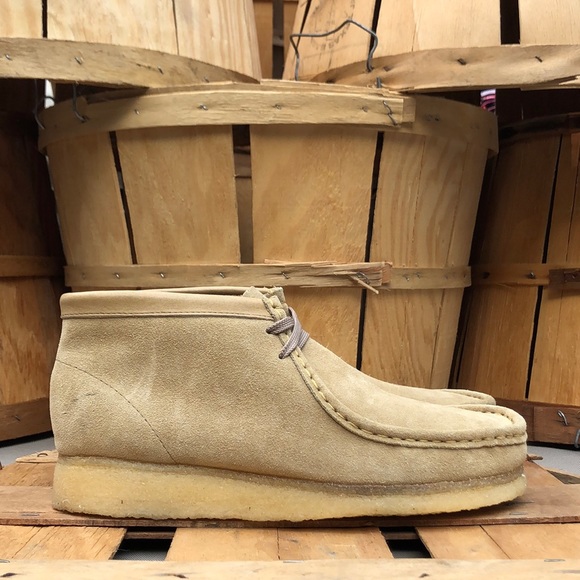 sand chukka boots